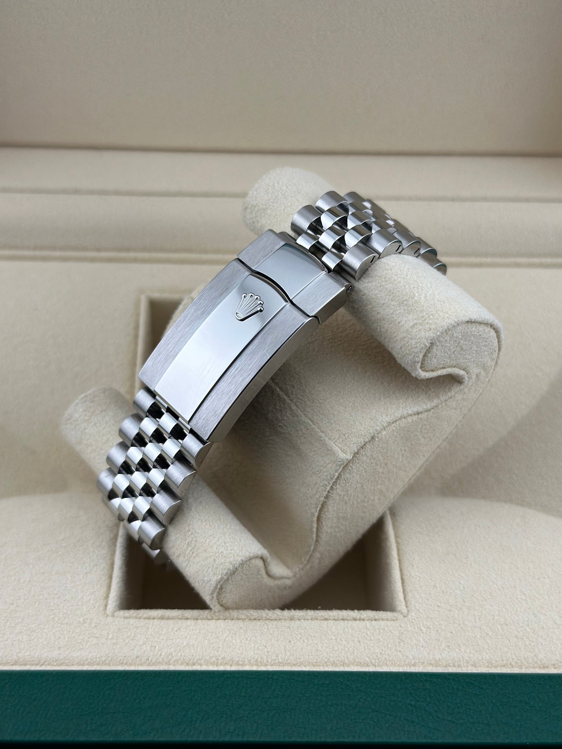 Rolex Datejust 41mm Green Dial Fluted Bezel Jubilee Watch 126334