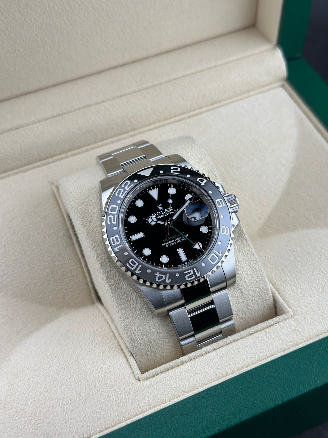 Rolex GMT MASTER II Bruce Wayne Oyster 126710GRNR